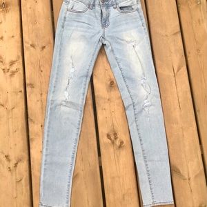 Light Blue American Eagle Jegging with Distress